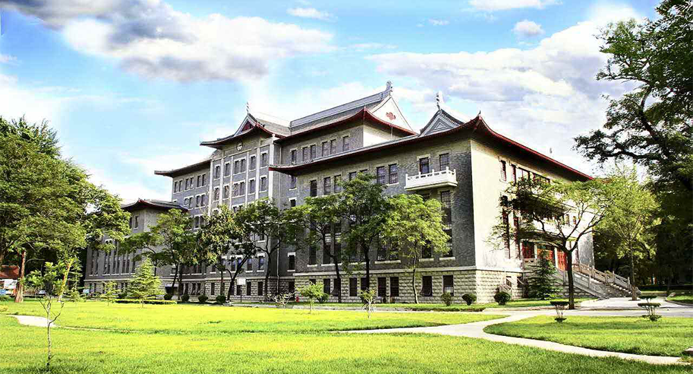 山东大学：校名题写 / 校徽设计