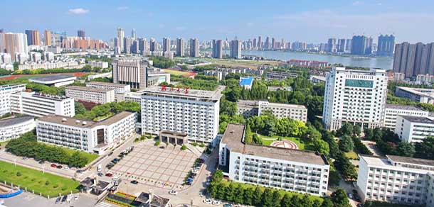 湖北大学 - 流金歲月