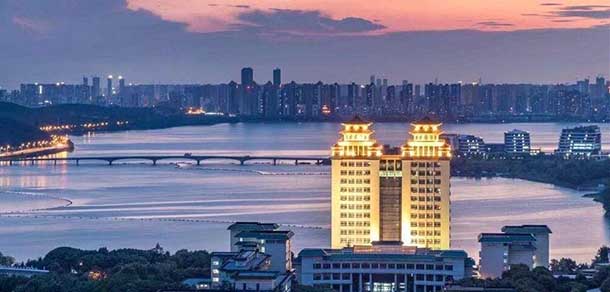 中南民族大学 - 流金歲月