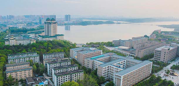 中南民族大学 - 流金歲月