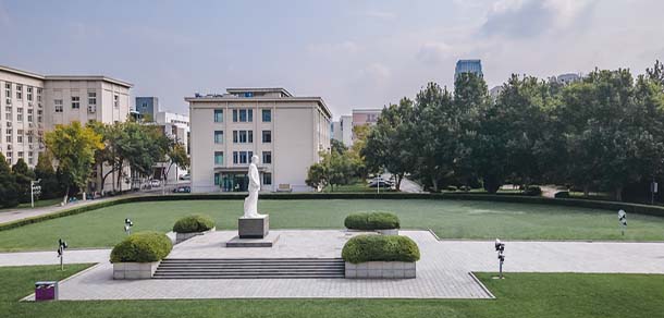 南开大学 - 流金歲月