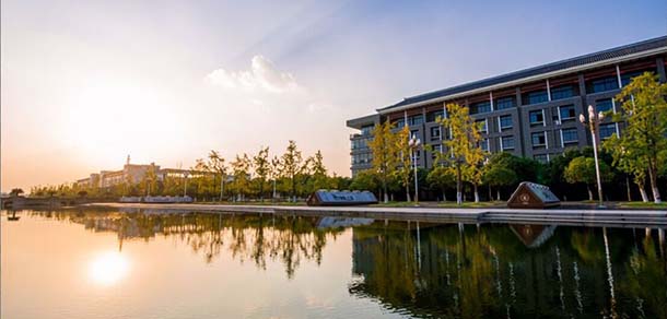 四川大学 - 流金歲月