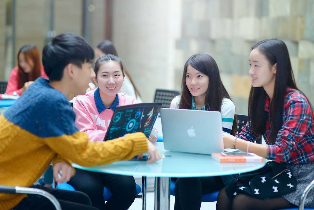 成都东软学院 早安青春